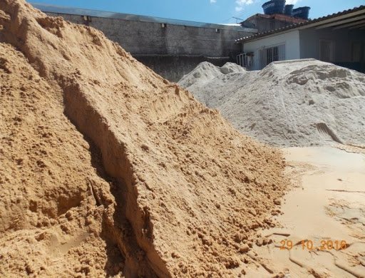 Carga meio a meio 12mt - Areia Média a Granel 6m³ - pedra brita 1 a Granel 6m³